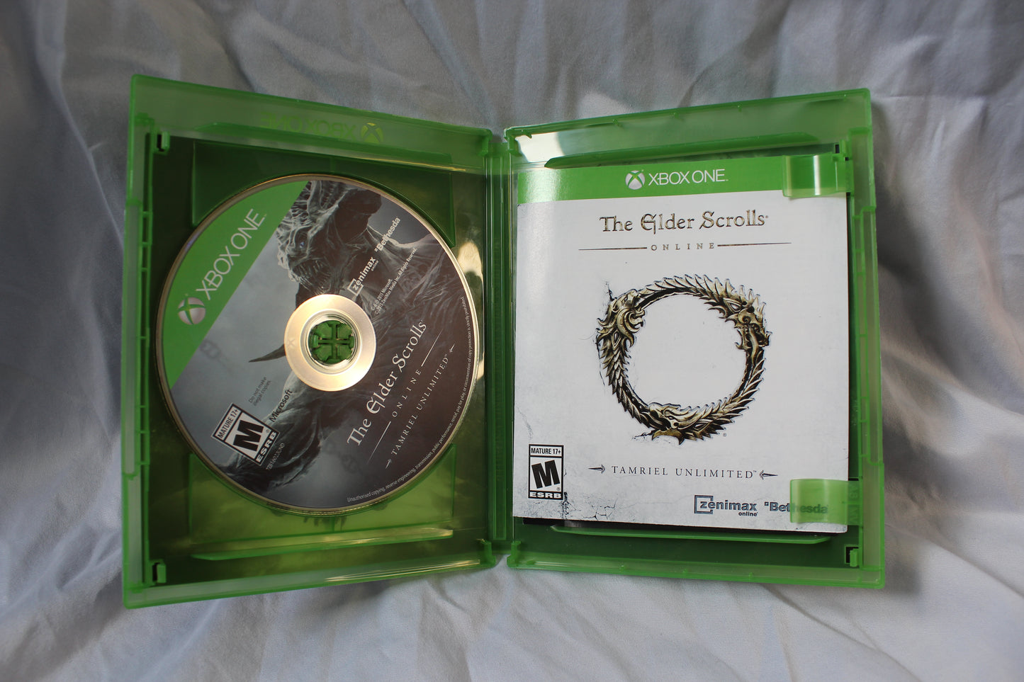 The Elder Scrolls Online: Tamriel Unlimited (Microsoft Xbox One, 2015)